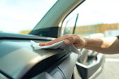 車内の掃除に最適!窓ガラスの汚れもスッキリ落とせるアルカリ電解水を紹介